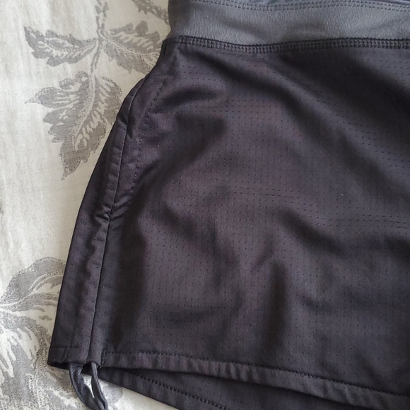 NWOT Moving Comfort Running shorts - size M - Picture 5 of 9